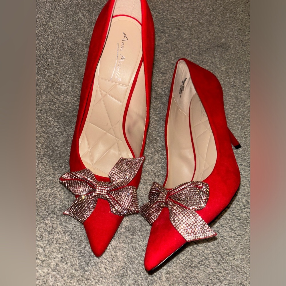 Heeled pumps